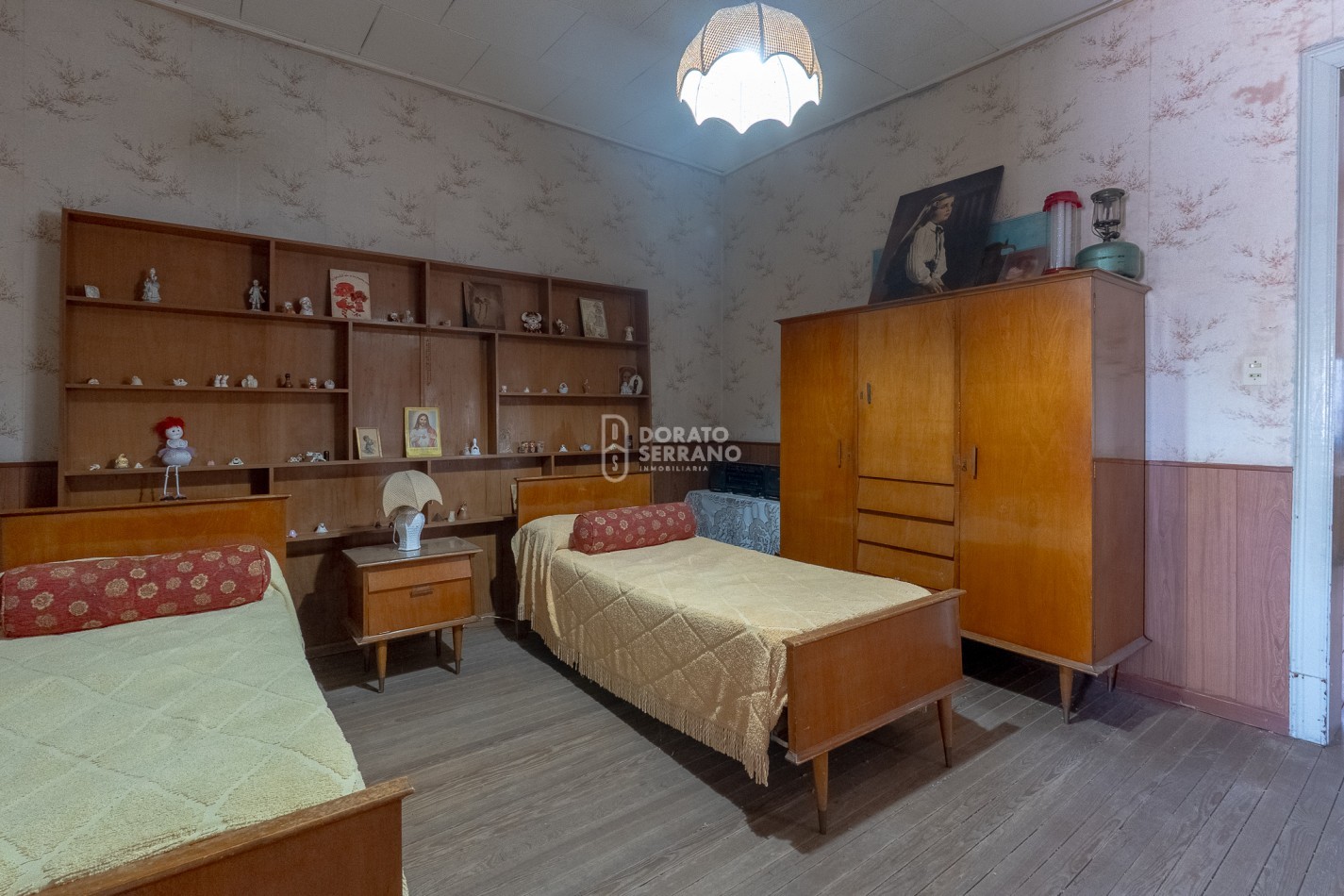 CASA + LOCAL SOBRE AVENIDA! 14 MTS. DE FRENTE!