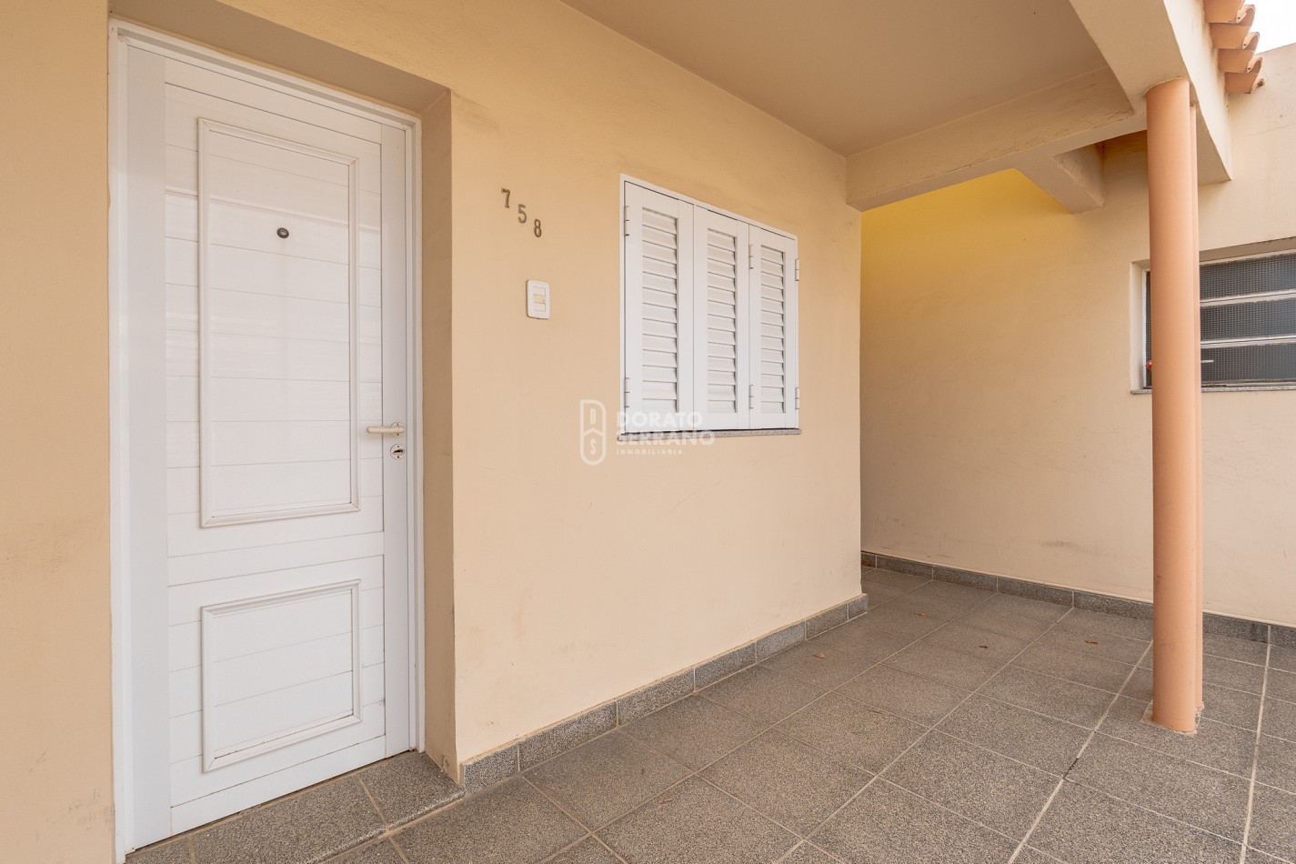 CASA + 750 M2 DE LOTE! Todos los servicios!