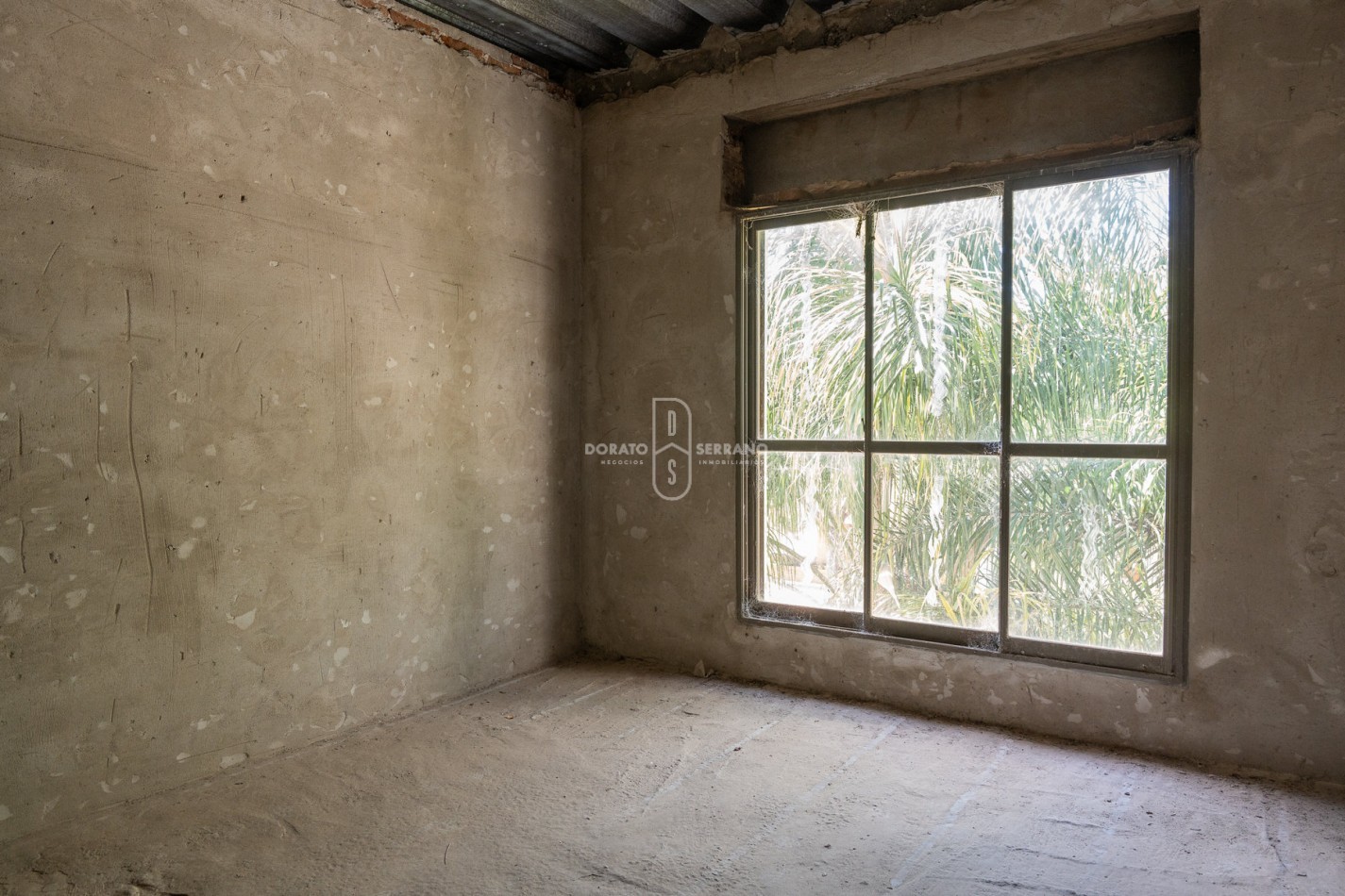 ICONICO SALON COMERCIAL + DEPTOS. A TERMINAR.  