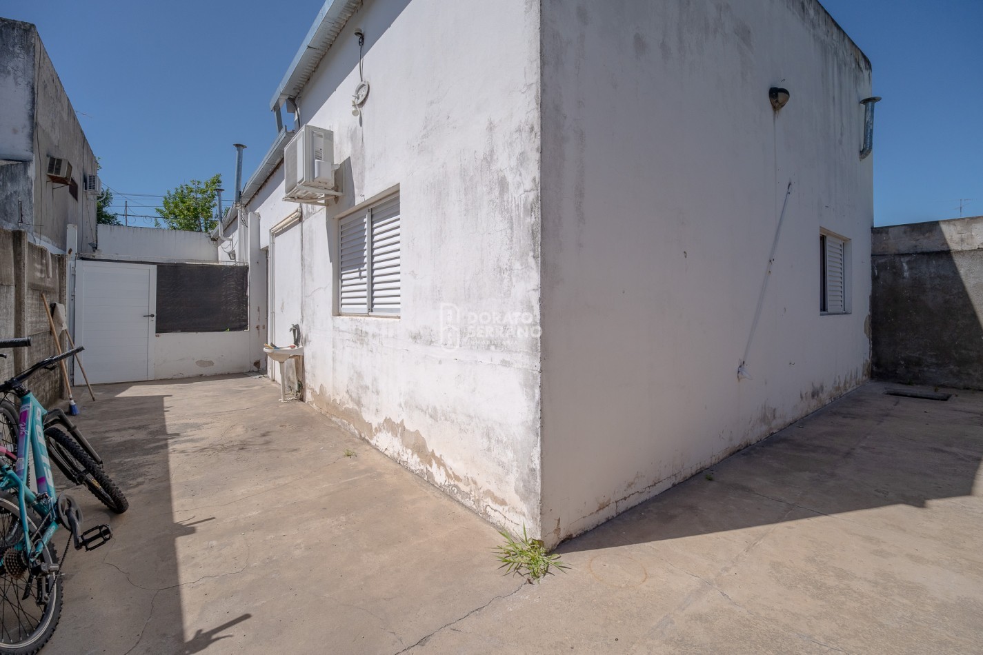 COMPLEJO DE 3 DEPTOS. CENTRICOS + PLUS: LOTE REMANENTE!  