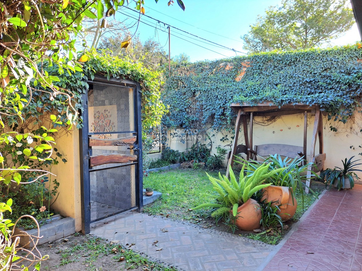 IMPECABLE CASA-HABITACION! 