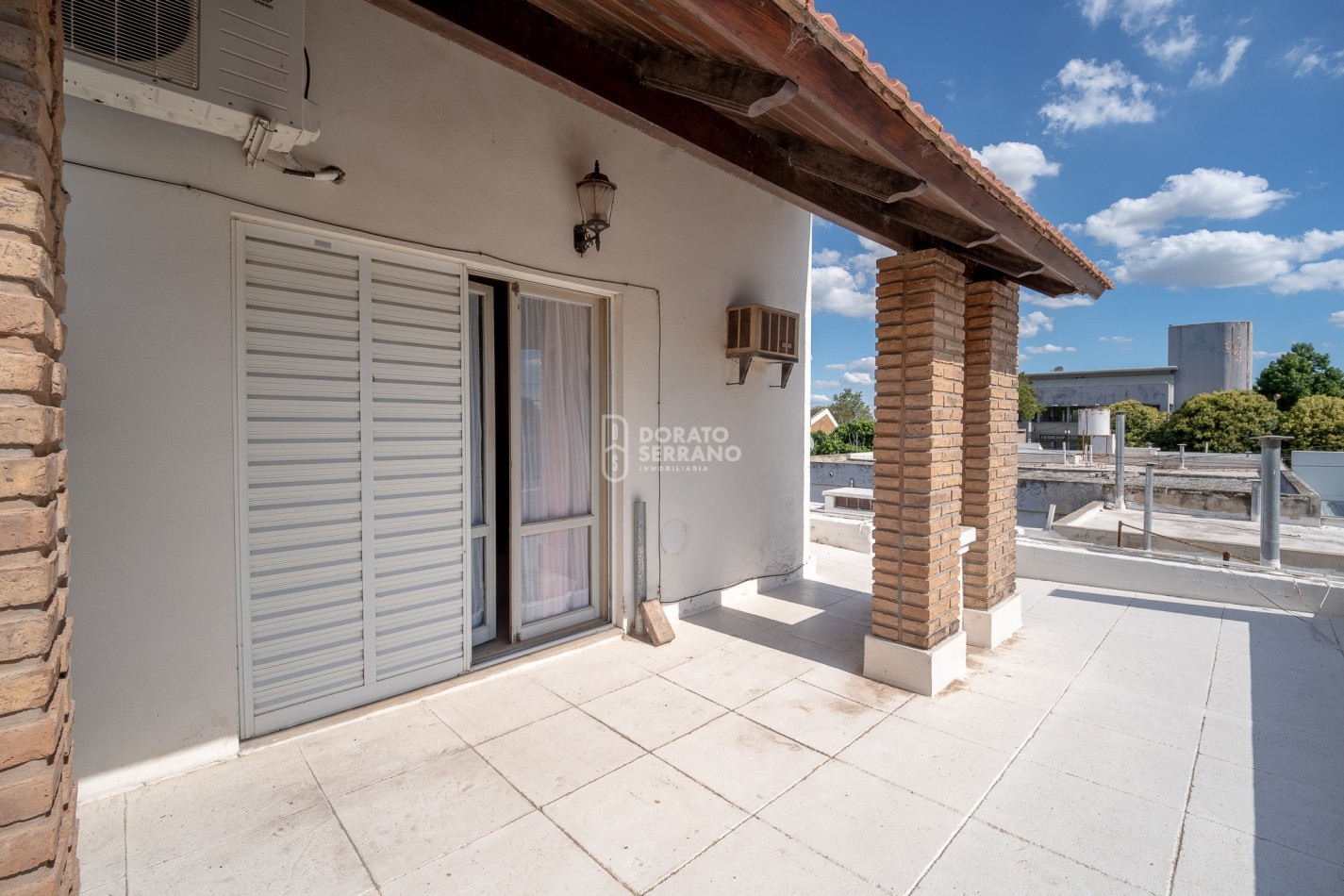 CASA EN BARRIO RESIDENCIAL! LISTA PARA UN NUEVO SUEÑO!