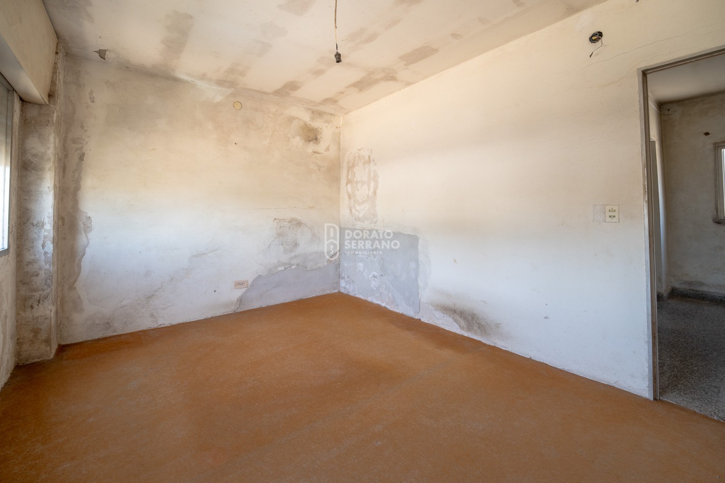 CASA CON LOCAL - PROYECTAR SIN LIMITES! AREA CENTRAL! 