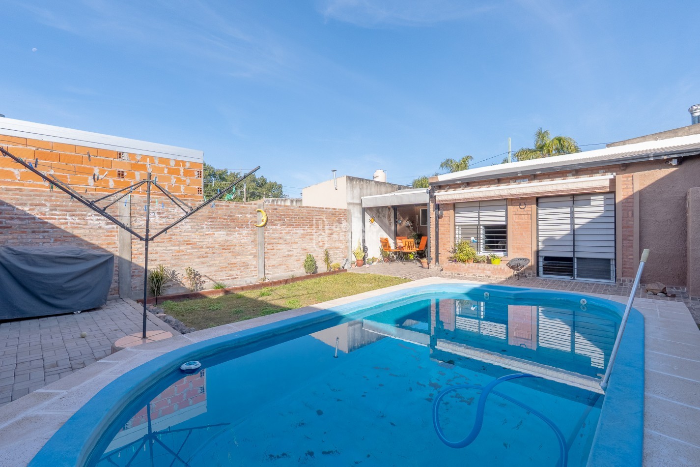 BONITA Y PRACTICA! FLORIDA / RESIDENCIAL!