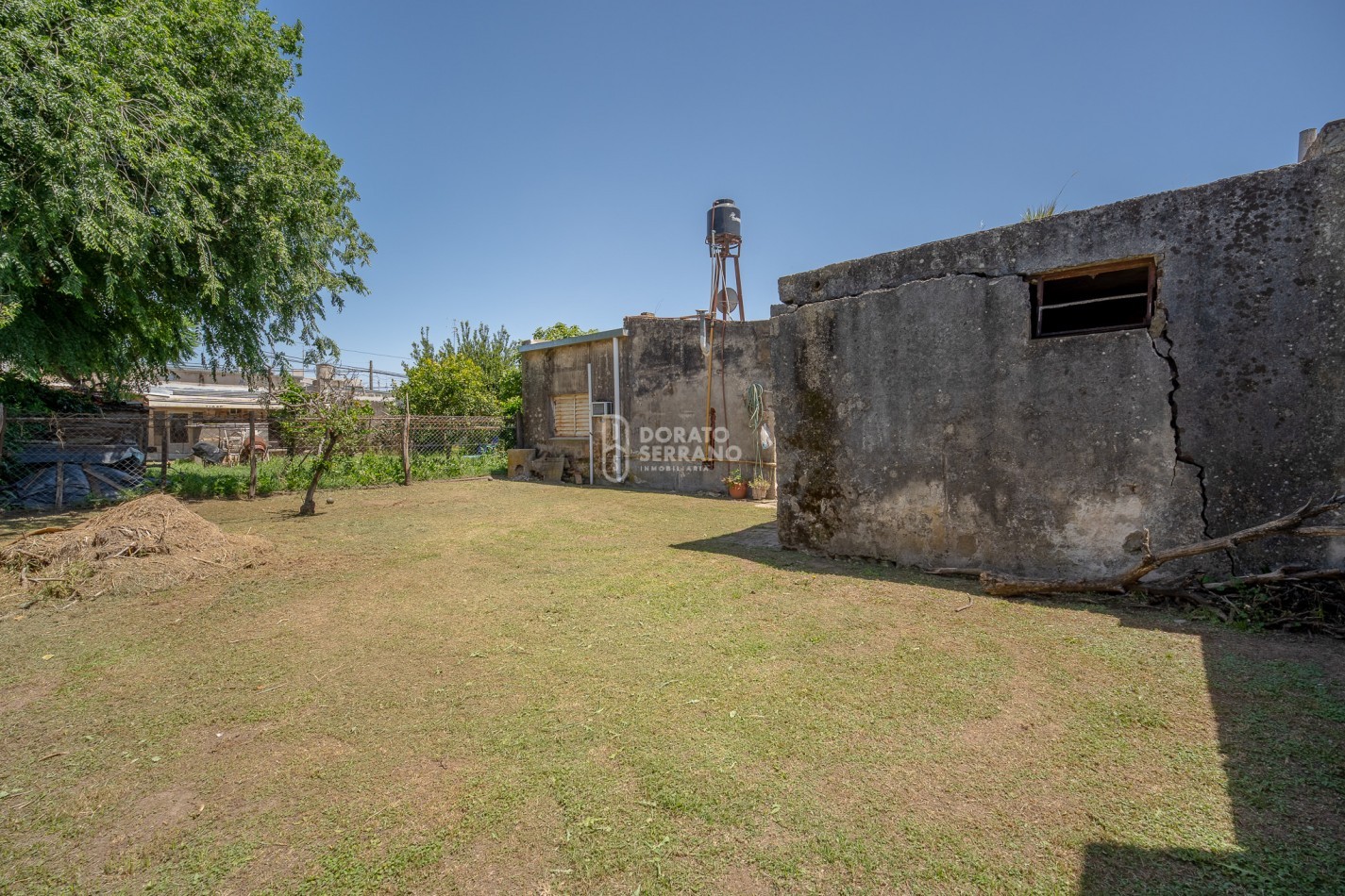 LOTE EN BARRIO FLORIDA! TODOS LOS SERVICIOS - PLUS EDIFICADO A DEMOLER O RECICLAR. 