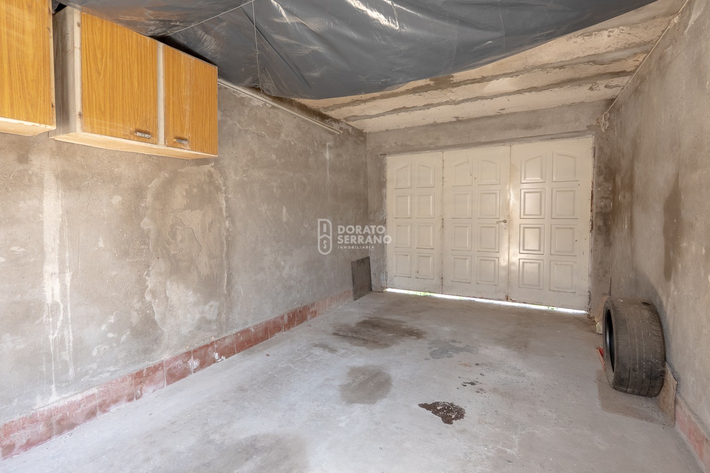 CASA EN ESQUINA! TODOS LOS SERVICIOS!