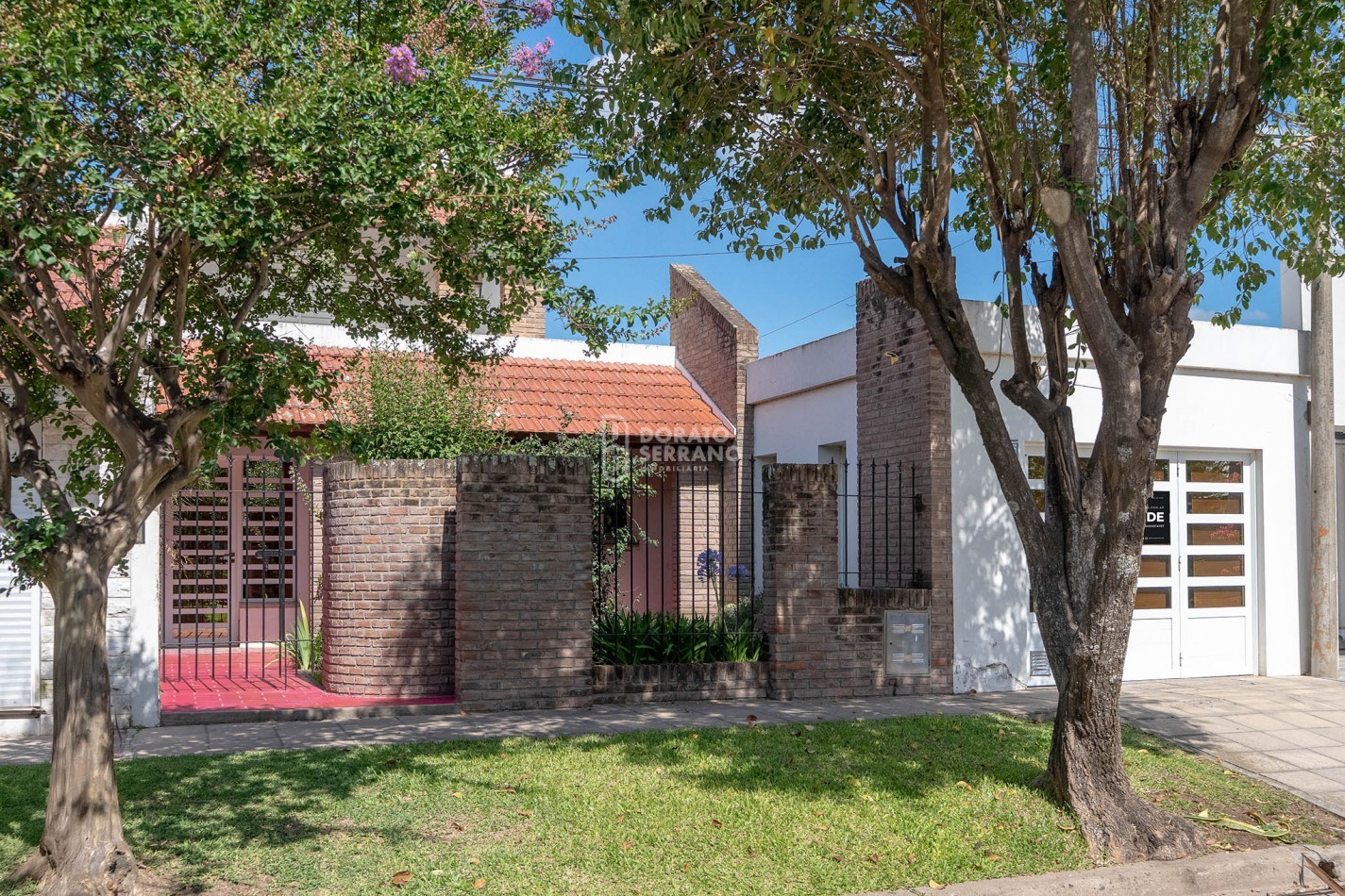 CASA EN BARRIO RESIDENCIAL! LISTA PARA UN NUEVO SUEÑO!