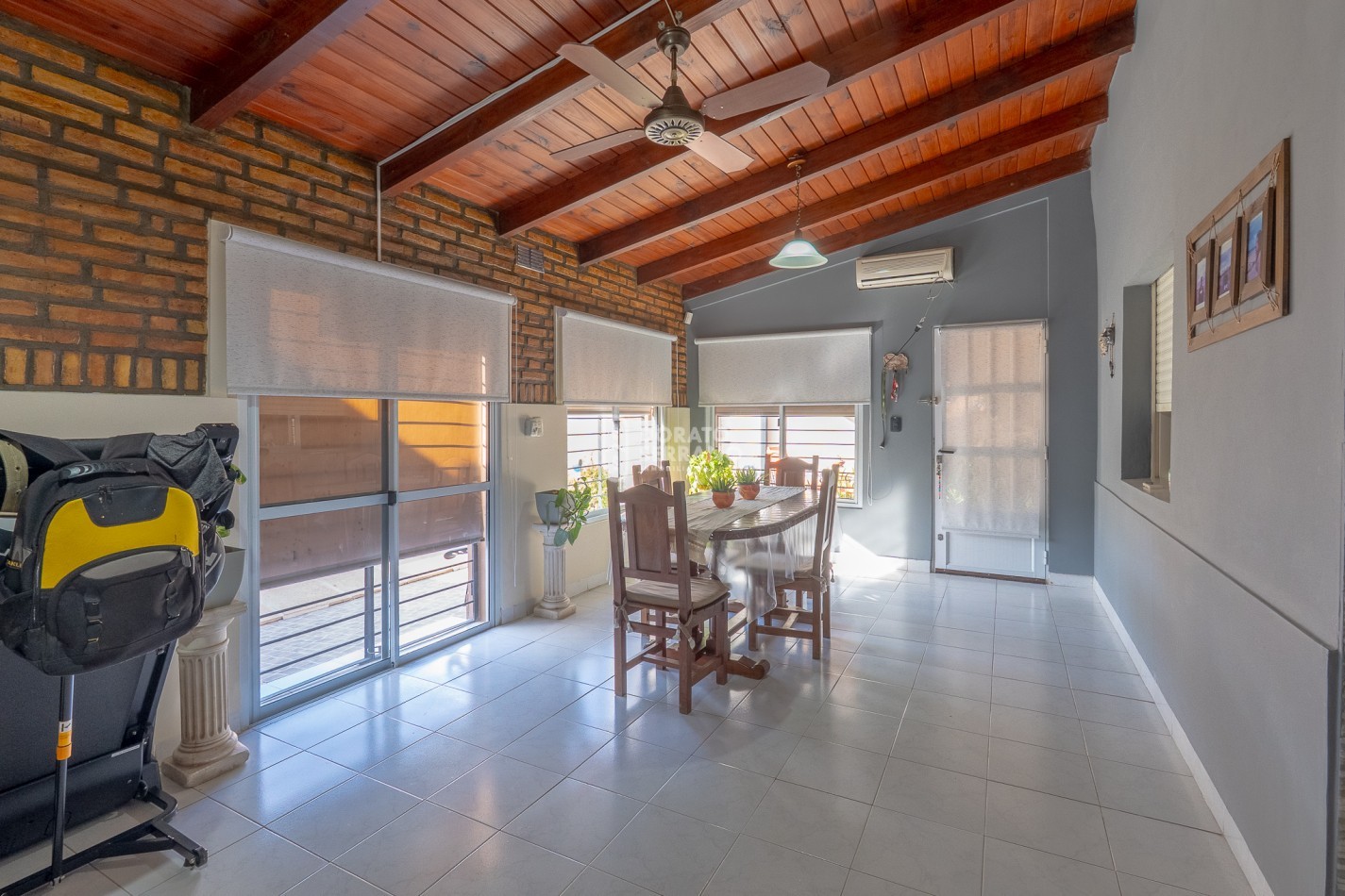 BONITA Y PRACTICA! FLORIDA / RESIDENCIAL!