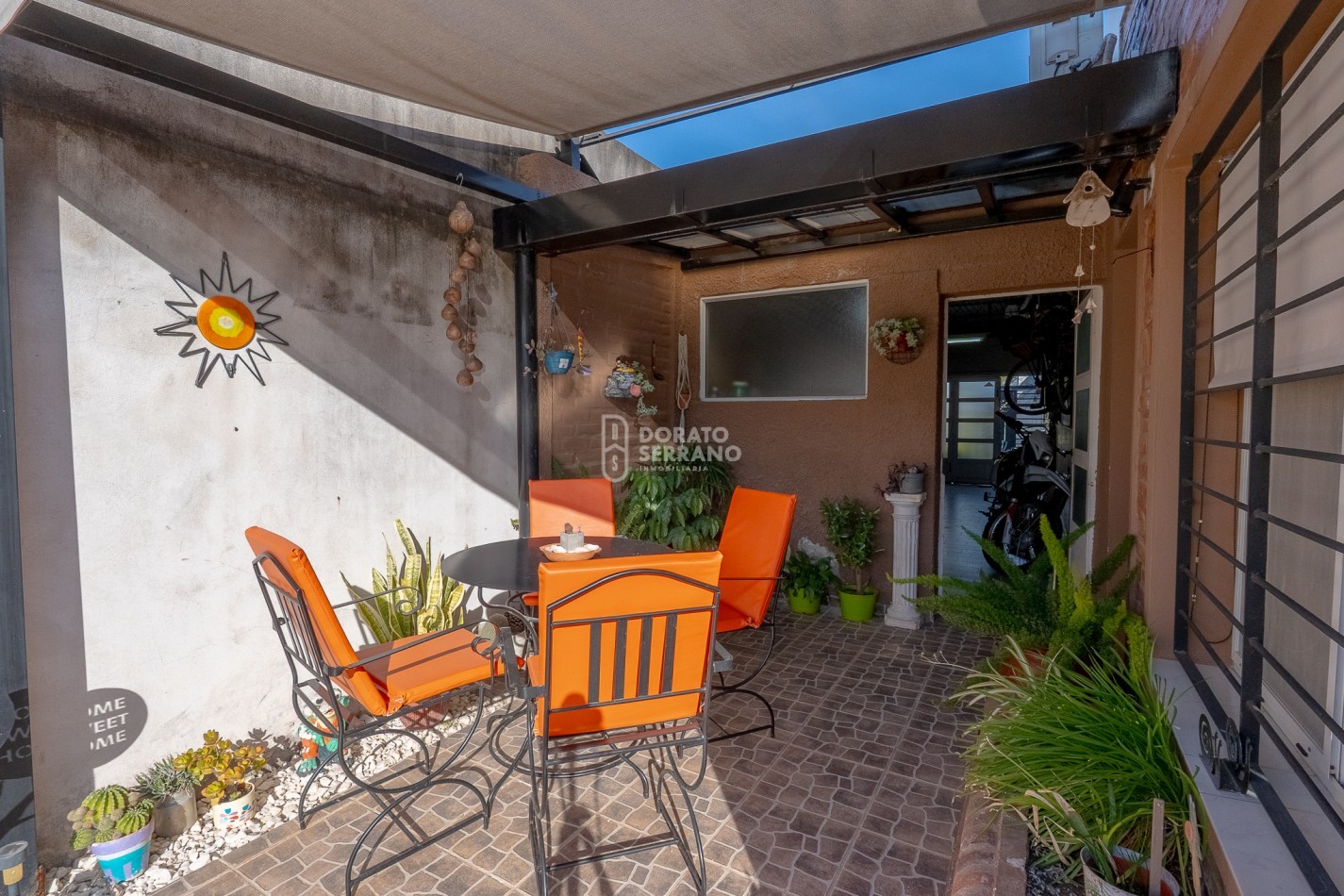 BONITA Y PRACTICA! FLORIDA / RESIDENCIAL!