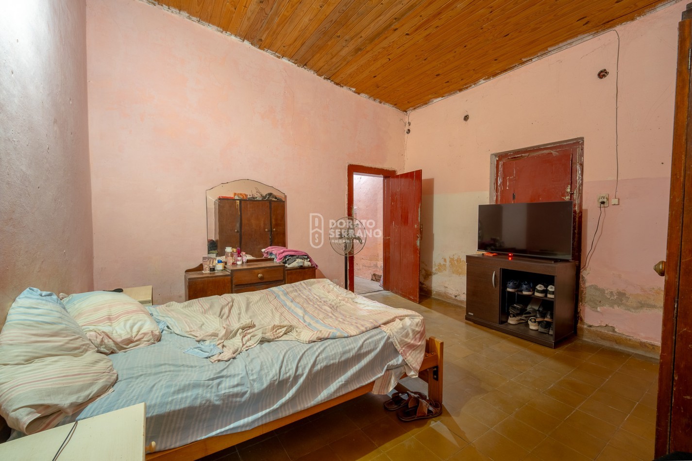 LOTE + PLUS CASA A DEMOLER O RECICLAR - TODOS LOS SERVICIOS EN SECTOR URBANO.