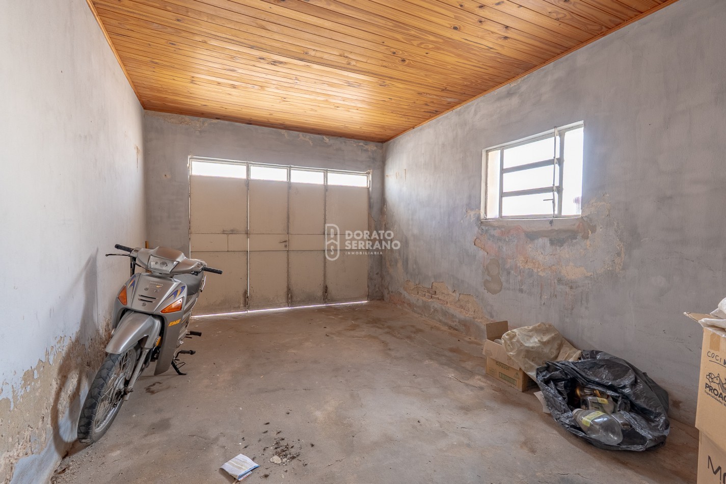 CASA + 750 M2 DE LOTE! Todos los servicios!