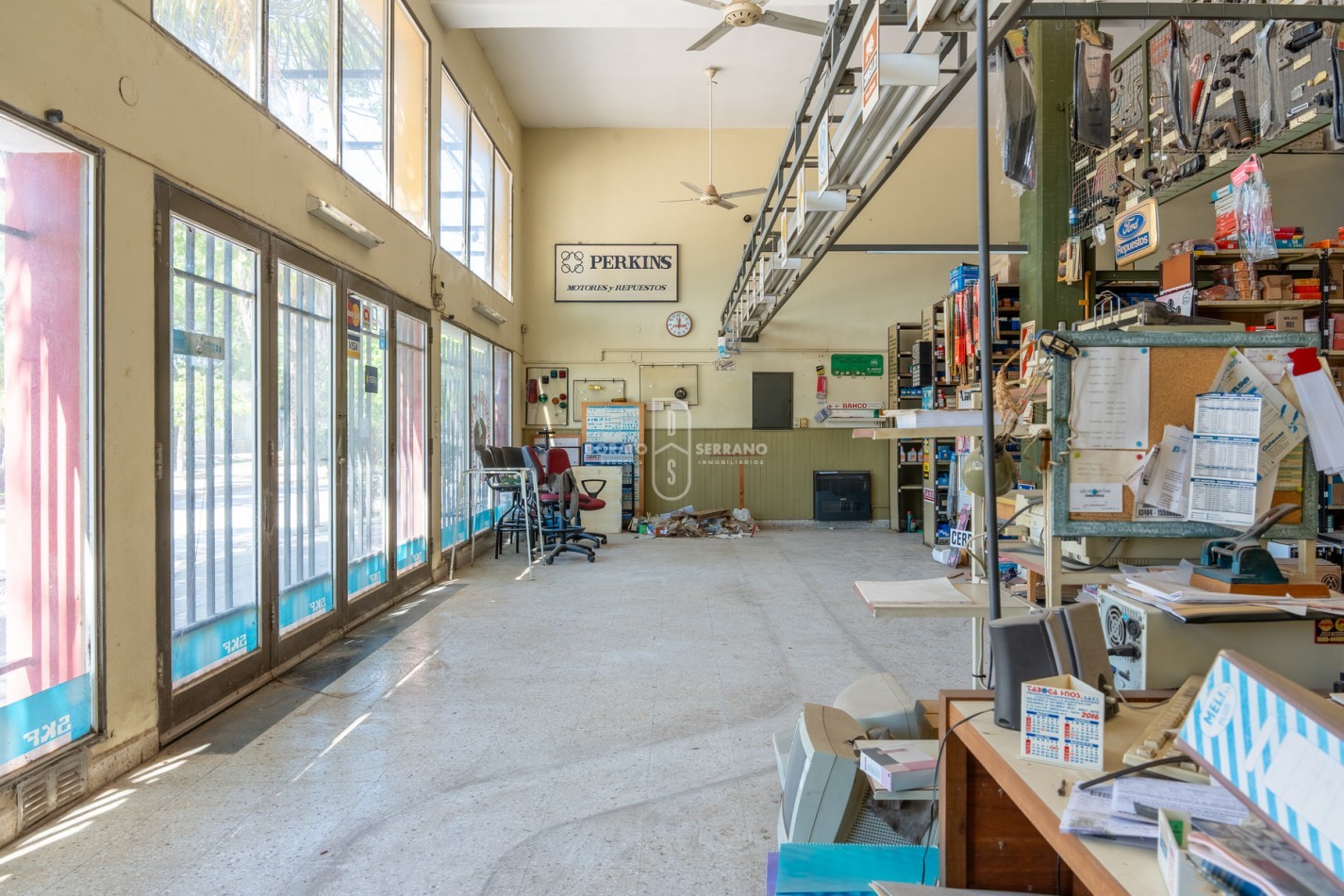 ICONICO SALON COMERCIAL + DEPTOS. A TERMINAR.  