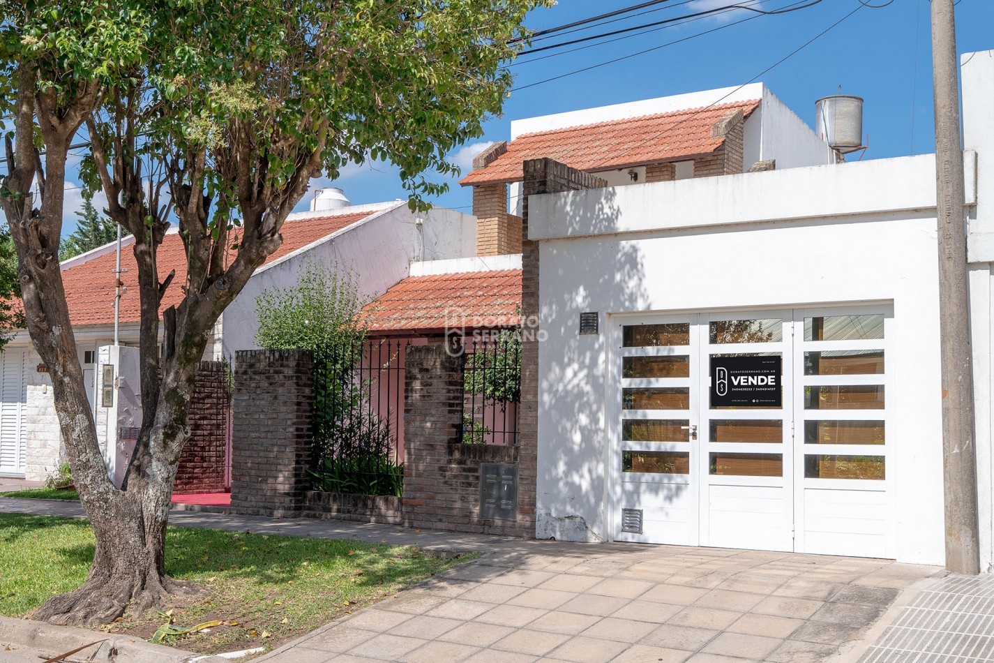 CASA EN BARRIO RESIDENCIAL! LISTA PARA UN NUEVO SUEÑO!