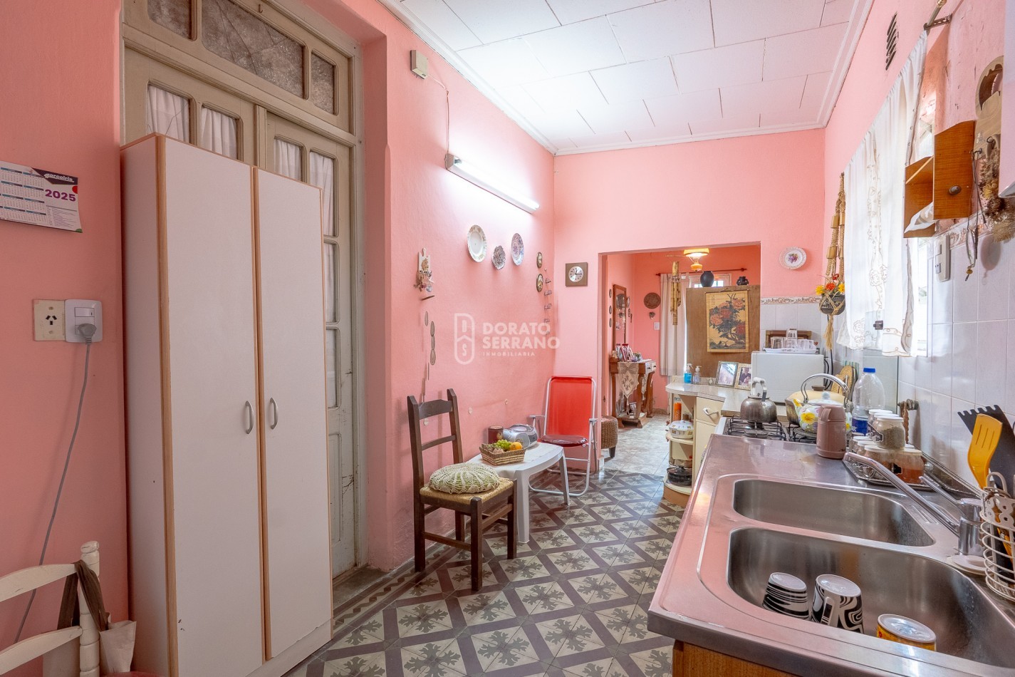 CASA EN ESQUINA & TODOS LOS SERVICIOS.