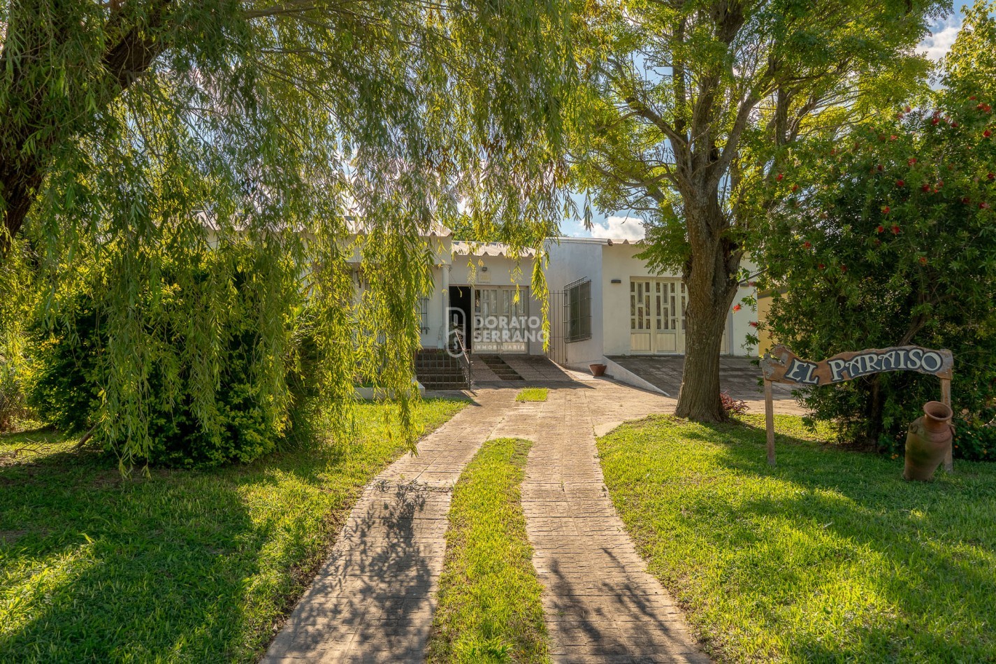 CASA EN EL RIO! GRANDIOSA! BARRIO BASUALDO!