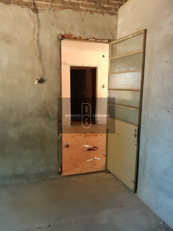 VIVIENDA ECONOMICA A RESTAURAR FRENTE A "LA RURAL" - OPORTUNIDAD!