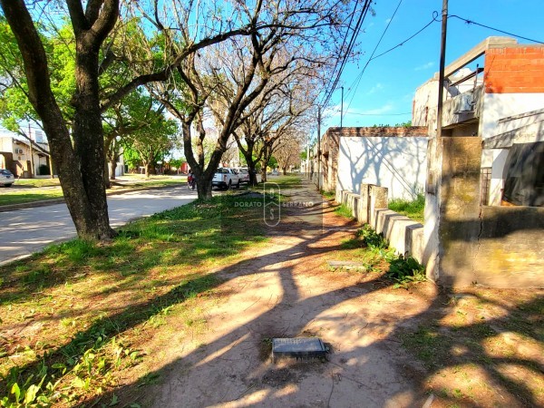 TERRENO + CONSTRUCCION A DEMOLER.
