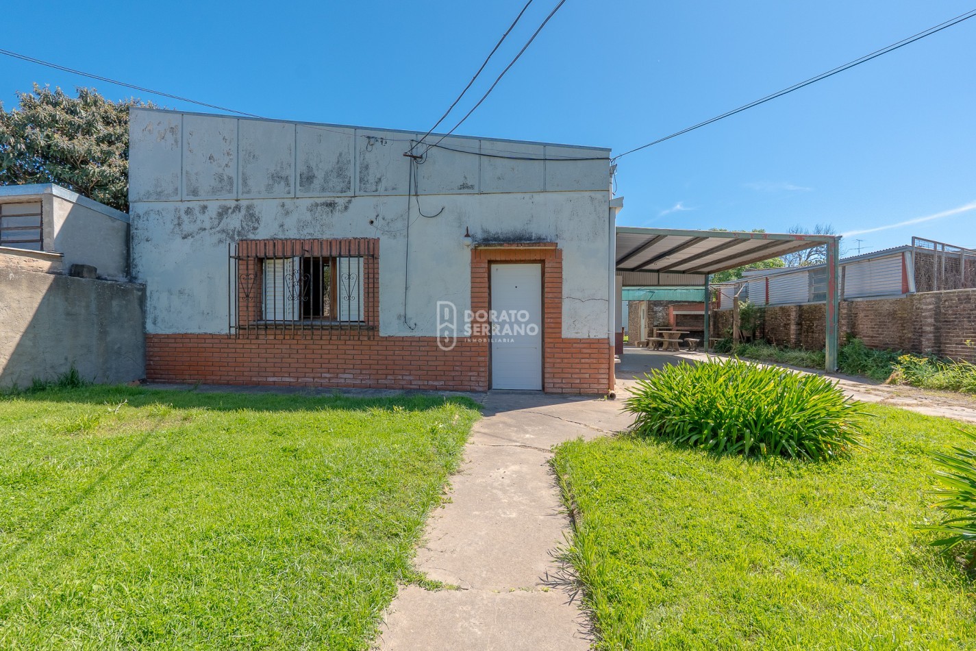 GRAN SUPERFICIE - TODOS LOS SERVICIOS - CASA A RECICLAR!