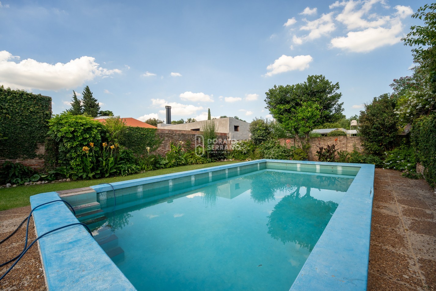 CASA EN BARRIO RESIDENCIAL! LISTA PARA UN NUEVO SUEÑO!