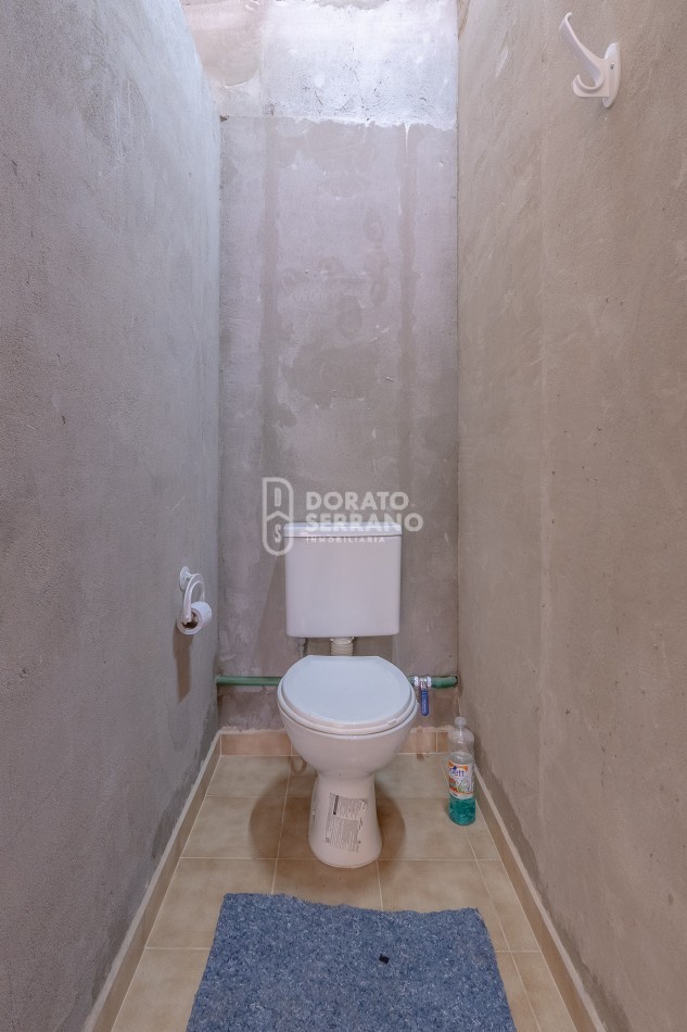 CASA A RECICLAR + GALPON NUEVO!