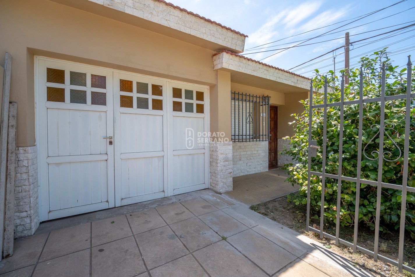 BONITA & LISTA PARA HABITAR! EN ESQUINA!