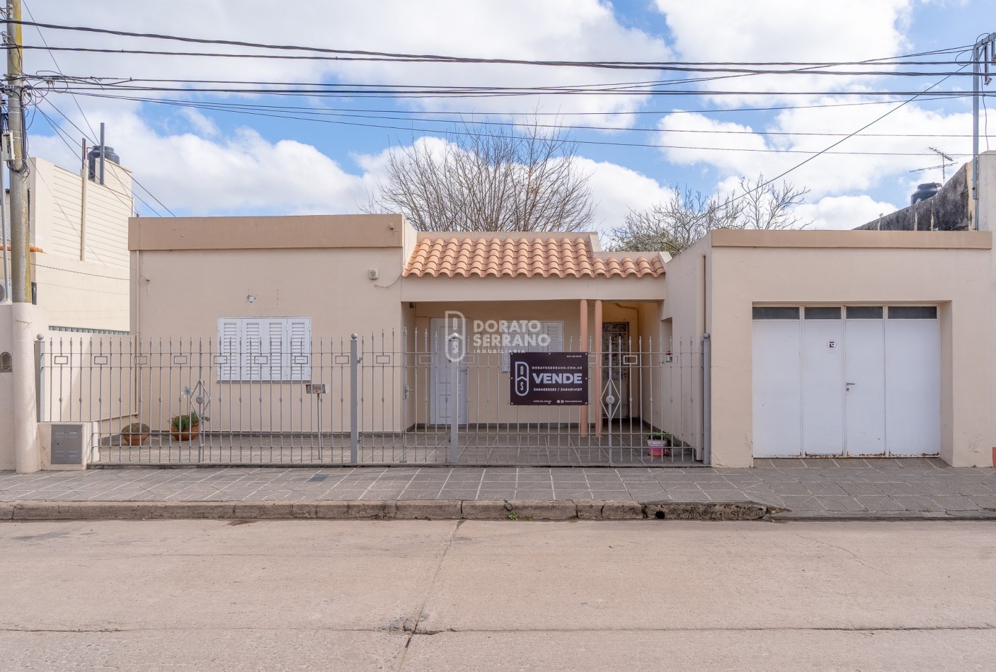 CASA + 750 M2 DE LOTE! Todos los servicios!