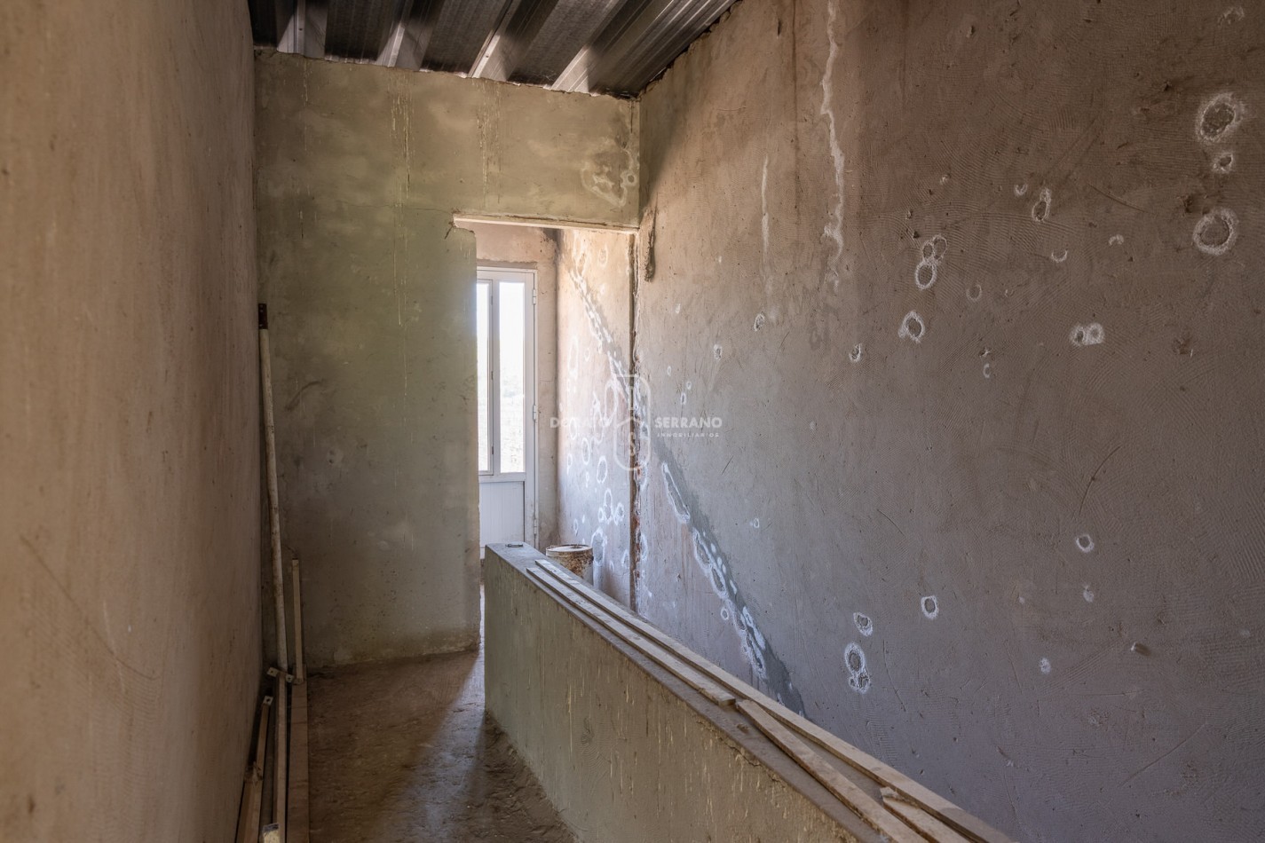 ICONICO SALON COMERCIAL + DEPTOS. A TERMINAR.  