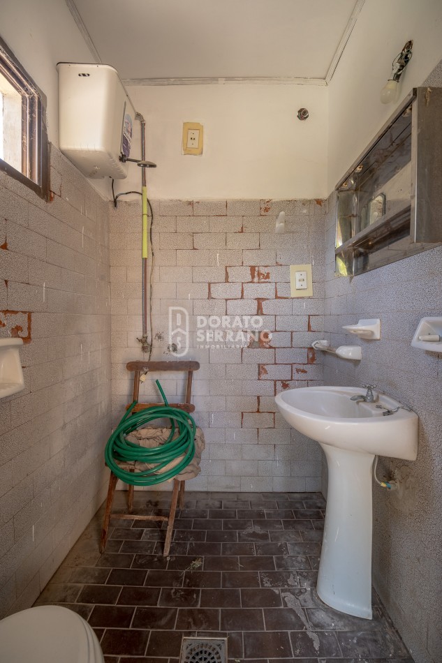 BONITA & LISTA PARA HABITAR! EN ESQUINA!