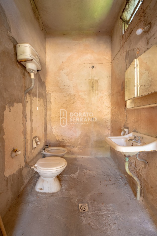 CASA CON LOCAL - PROYECTAR SIN LIMITES! AREA CENTRAL! 