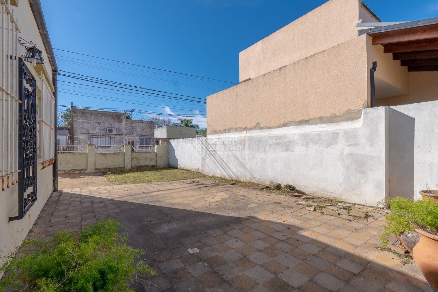 LOTE IDEAL 15X30 - A PASOS DE 20 DE JUNIO! + CASA A RECICLAR O DEMOLER.