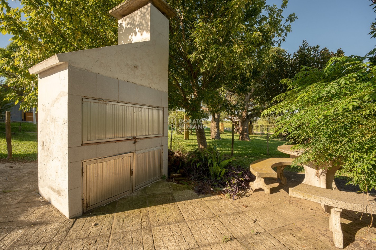 CASA EN EL RIO! GRANDIOSA! BARRIO BASUALDO!