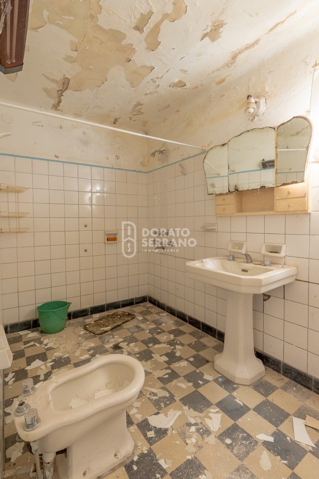 LOTE IDEAL 15X30 - A PASOS DE 20 DE JUNIO! + CASA A RECICLAR O DEMOLER.