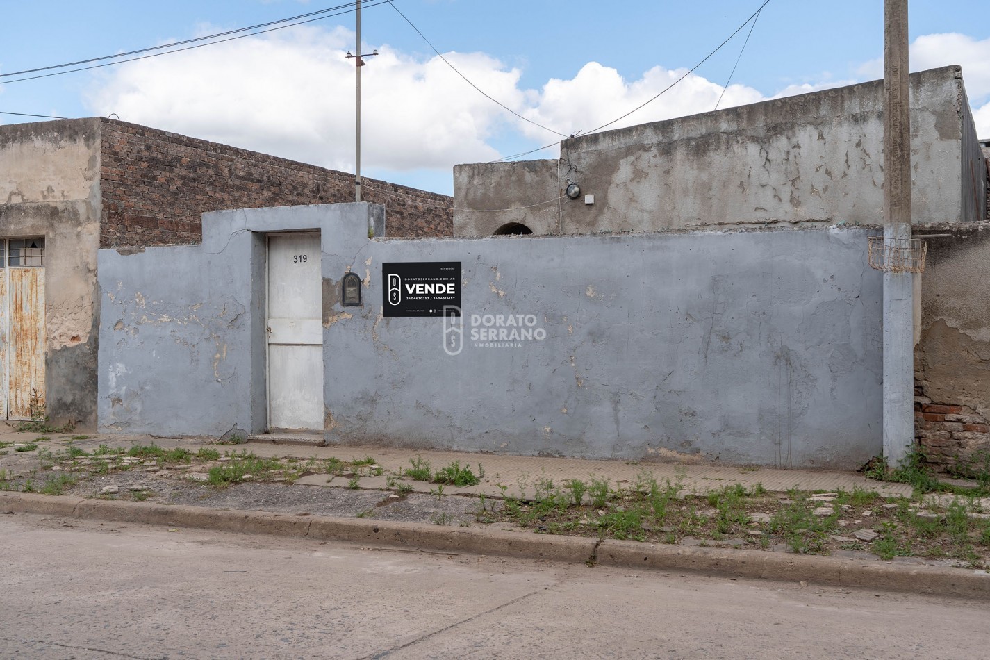 LOTE + PLUS CASA A DEMOLER O RECICLAR - TODOS LOS SERVICIOS EN SECTOR URBANO.