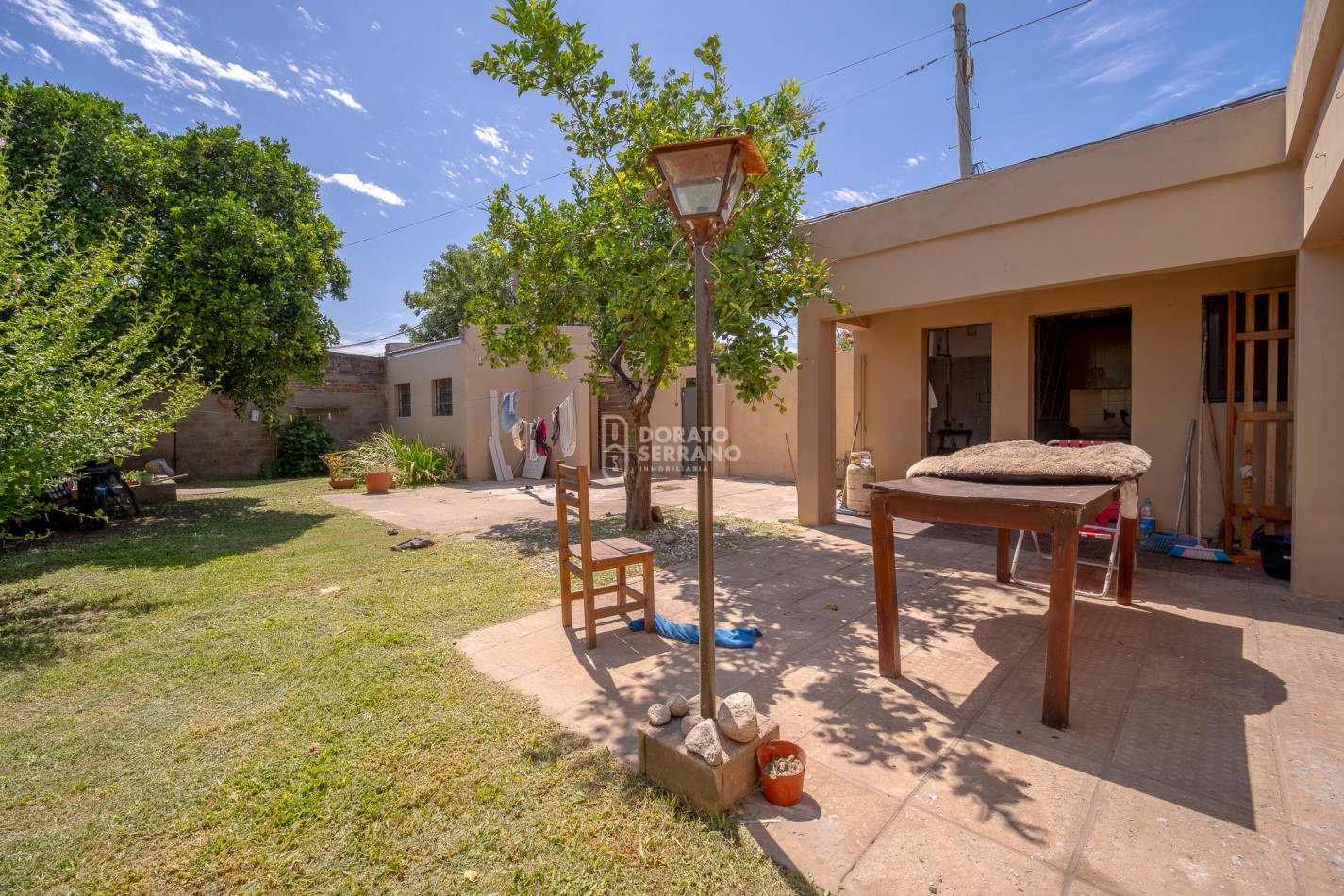 BONITA & LISTA PARA HABITAR! EN ESQUINA!
