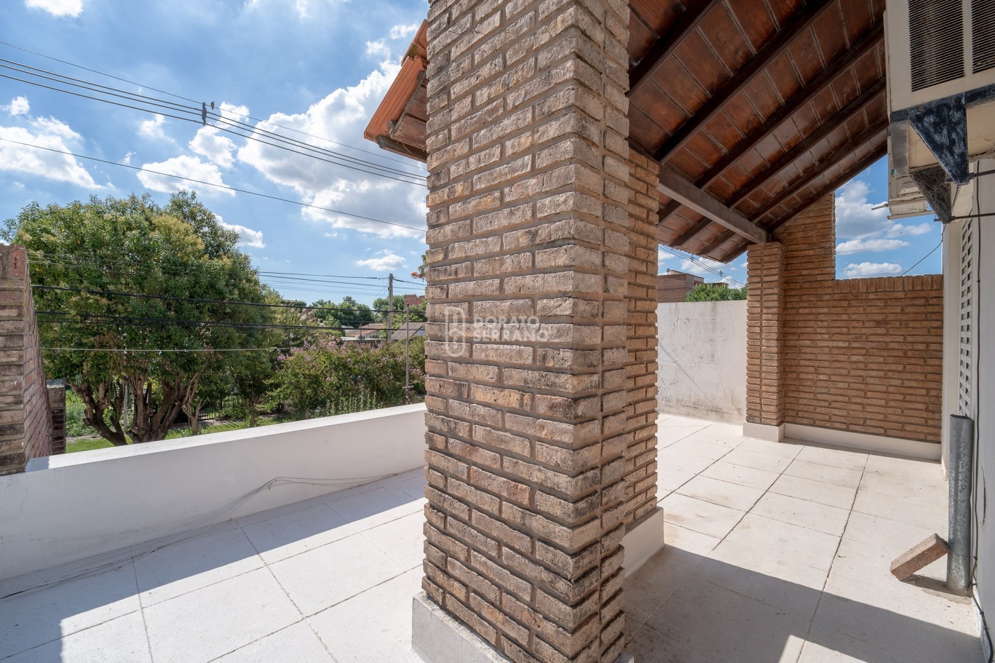 CASA EN BARRIO RESIDENCIAL! LISTA PARA UN NUEVO SUEÑO!