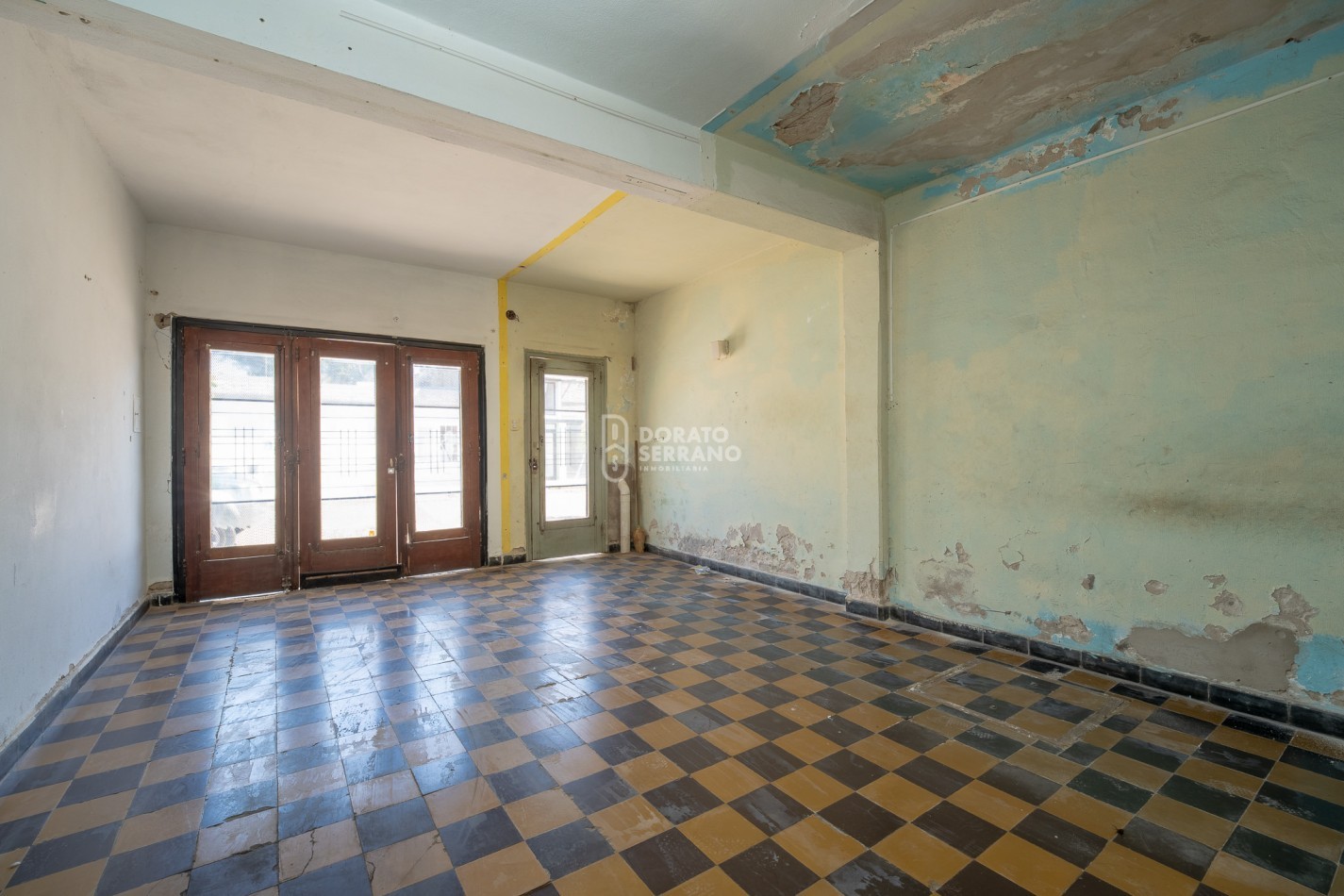 CASA CON LOCAL - PROYECTAR SIN LIMITES! AREA CENTRAL! 