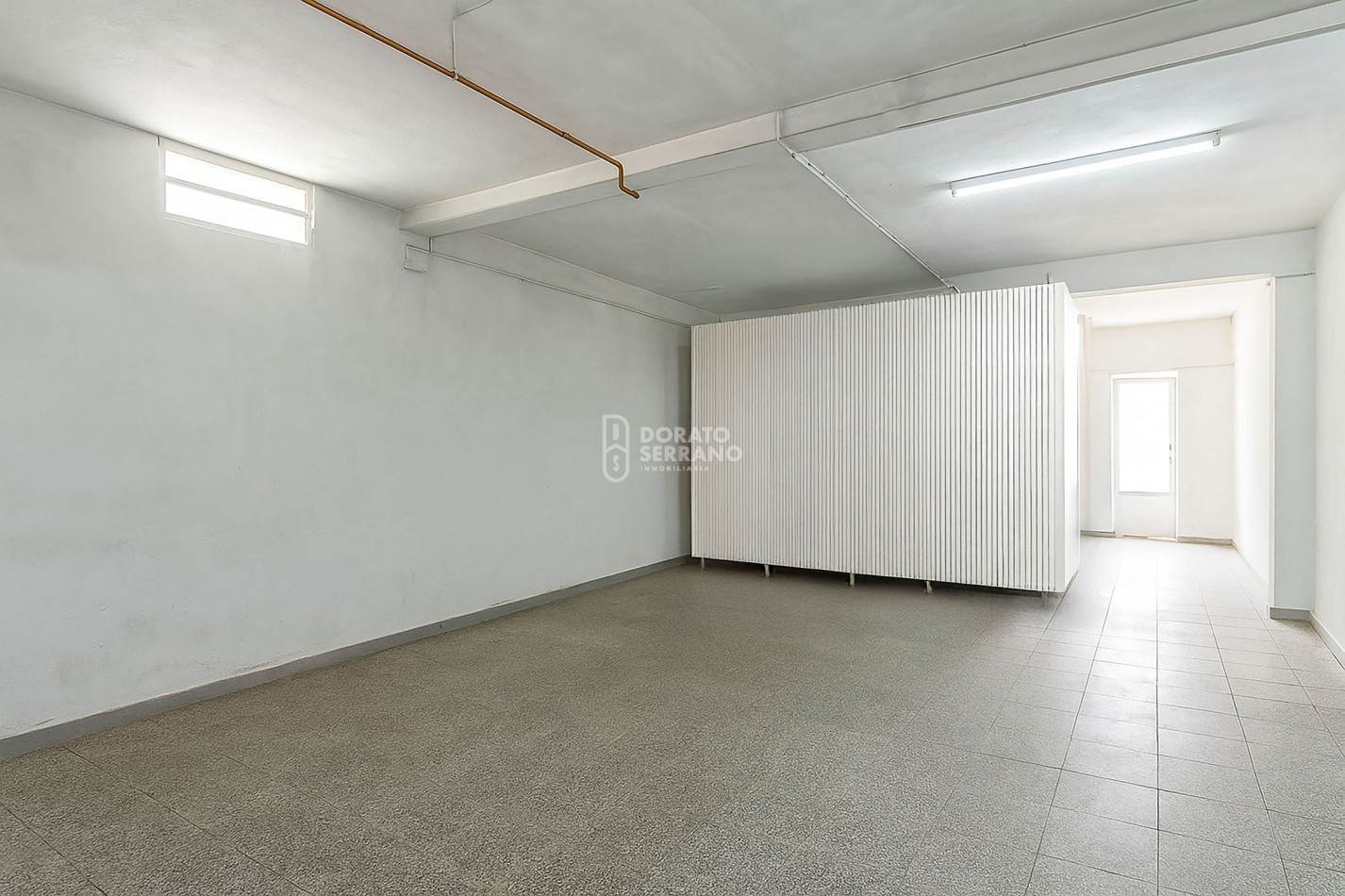 CASA + LOCAL SOBRE AVENIDA! 14 MTS. DE FRENTE!