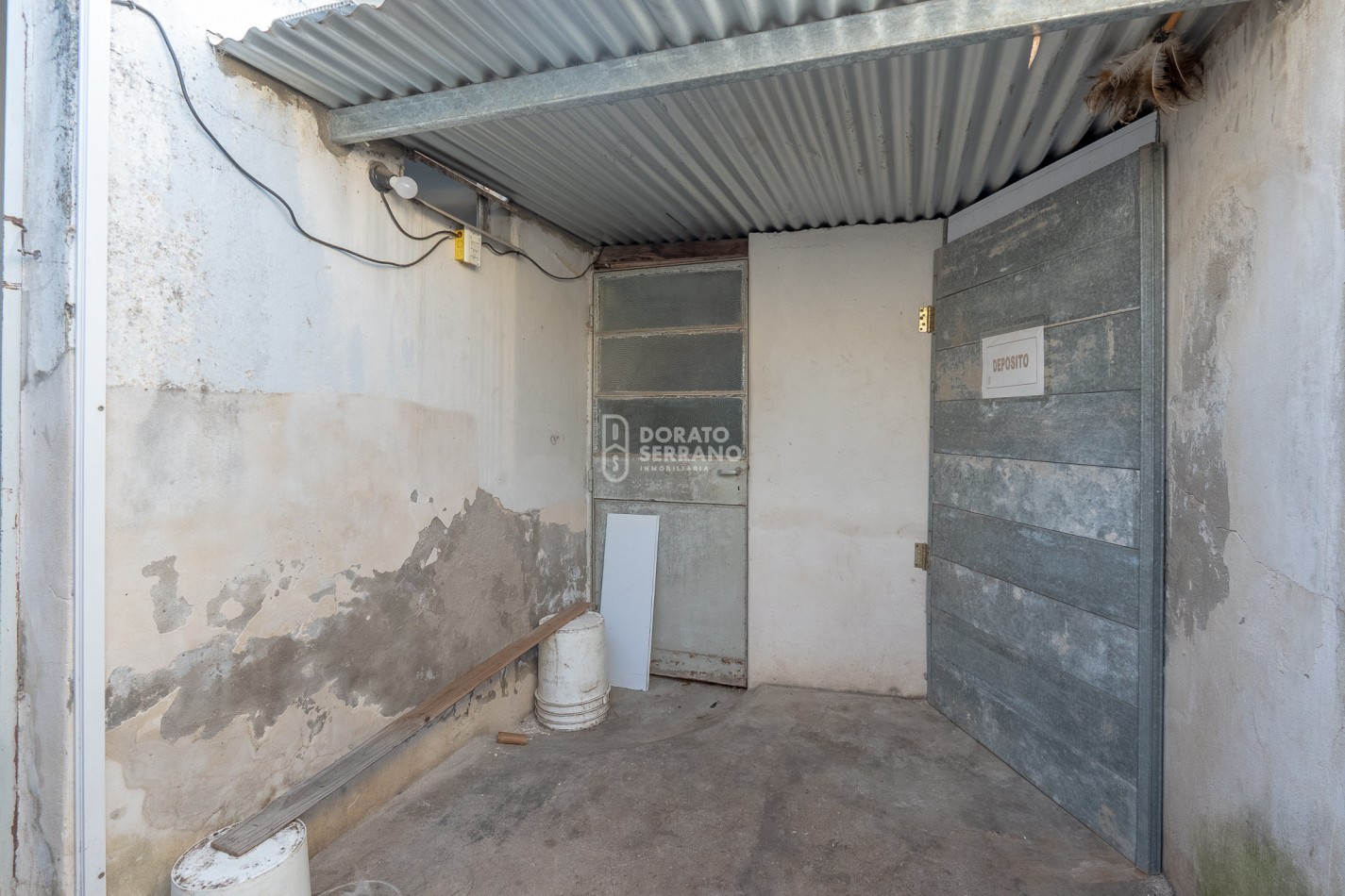 CASA + LOCAL SOBRE AVENIDA! 14 MTS. DE FRENTE!