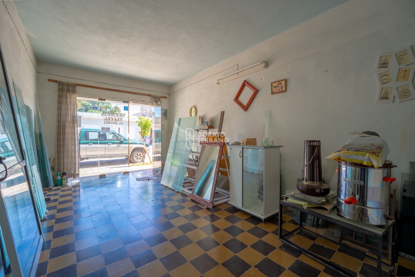 CASA CON LOCAL - PROYECTAR SIN LIMITES! AREA CENTRAL! 