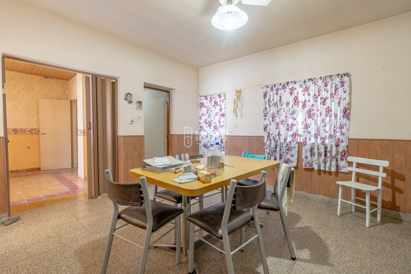 CASA + 750 M2 DE LOTE! Todos los servicios!