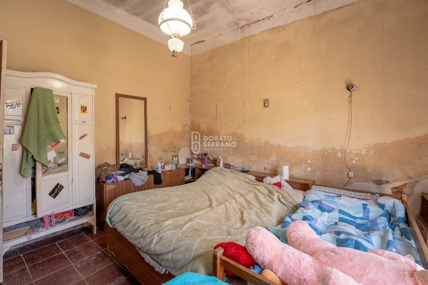 LOTE EN BARRIO FLORIDA! TODOS LOS SERVICIOS - PLUS EDIFICADO A DEMOLER O RECICLAR. 