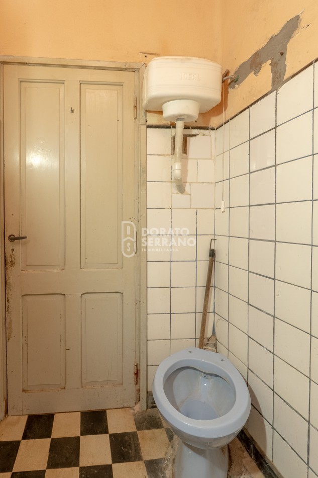 CASA EN ESQUINA! TODOS LOS SERVICIOS!