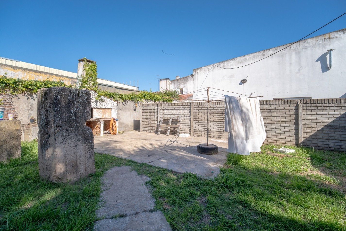 COMPLEJO DE 3 DEPTOS. CENTRICOS + PLUS: LOTE REMANENTE!  