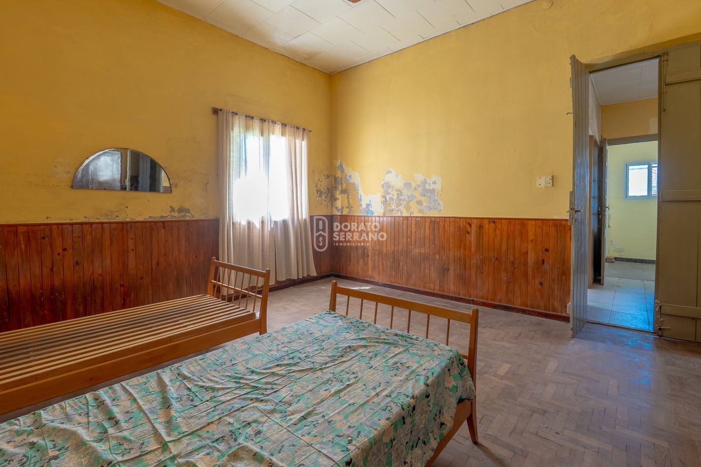 GRAN SUPERFICIE - TODOS LOS SERVICIOS - CASA A RECICLAR!