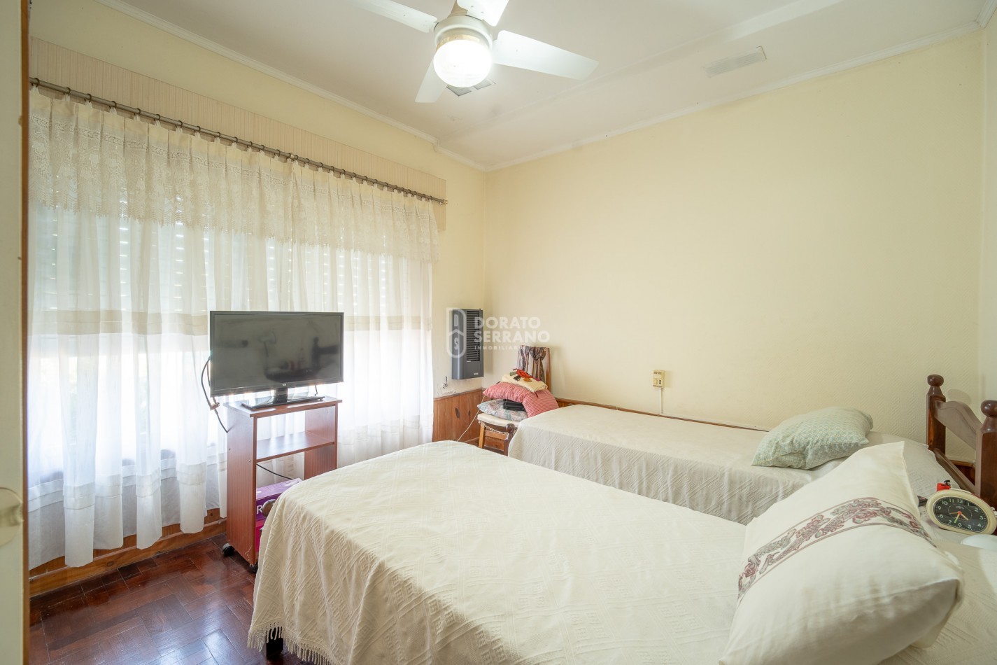 CASA EN BARRIO RESIDENCIAL! LISTA PARA UN NUEVO SUEÑO!