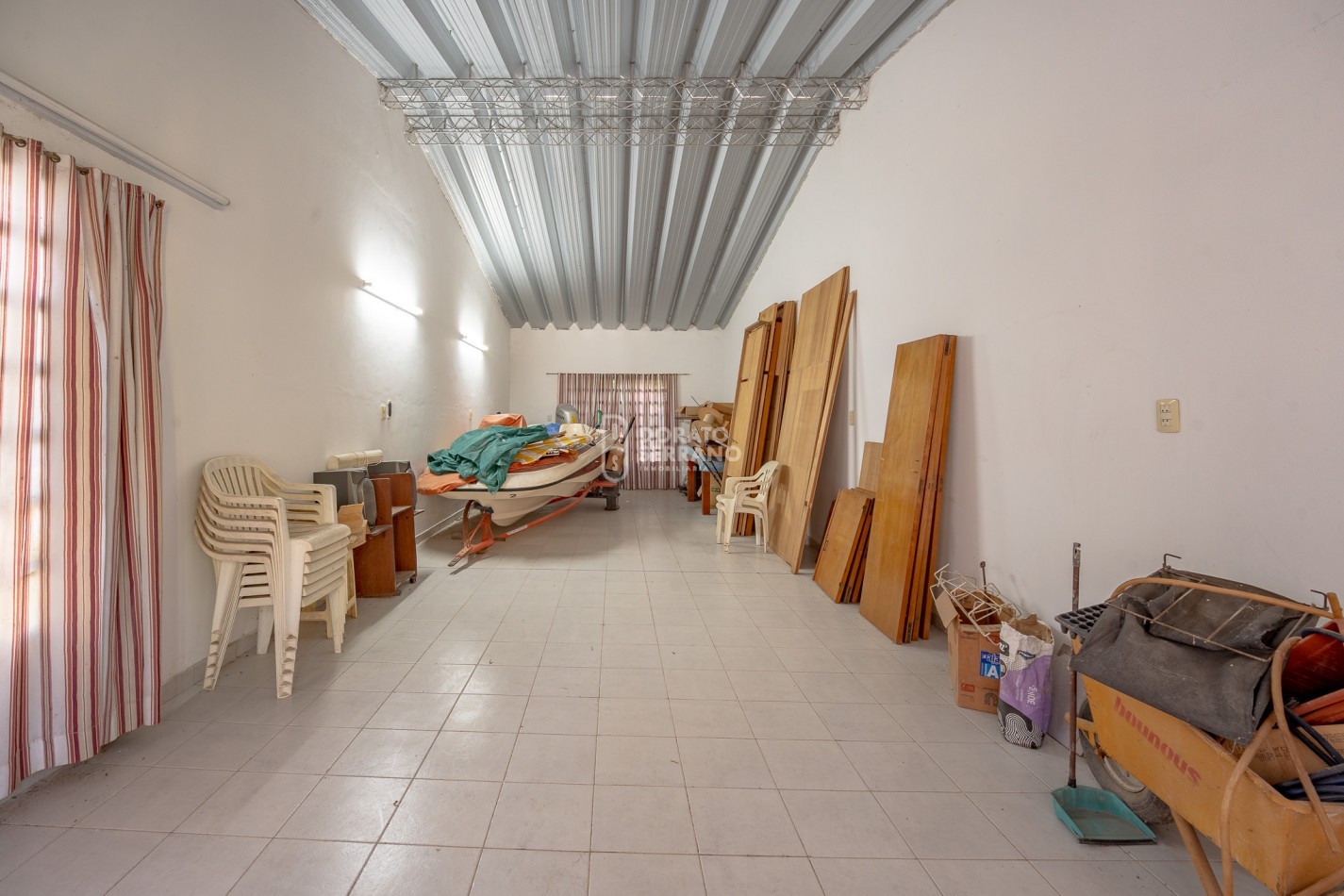 CASA EN EL RIO! GRANDIOSA! BARRIO BASUALDO!