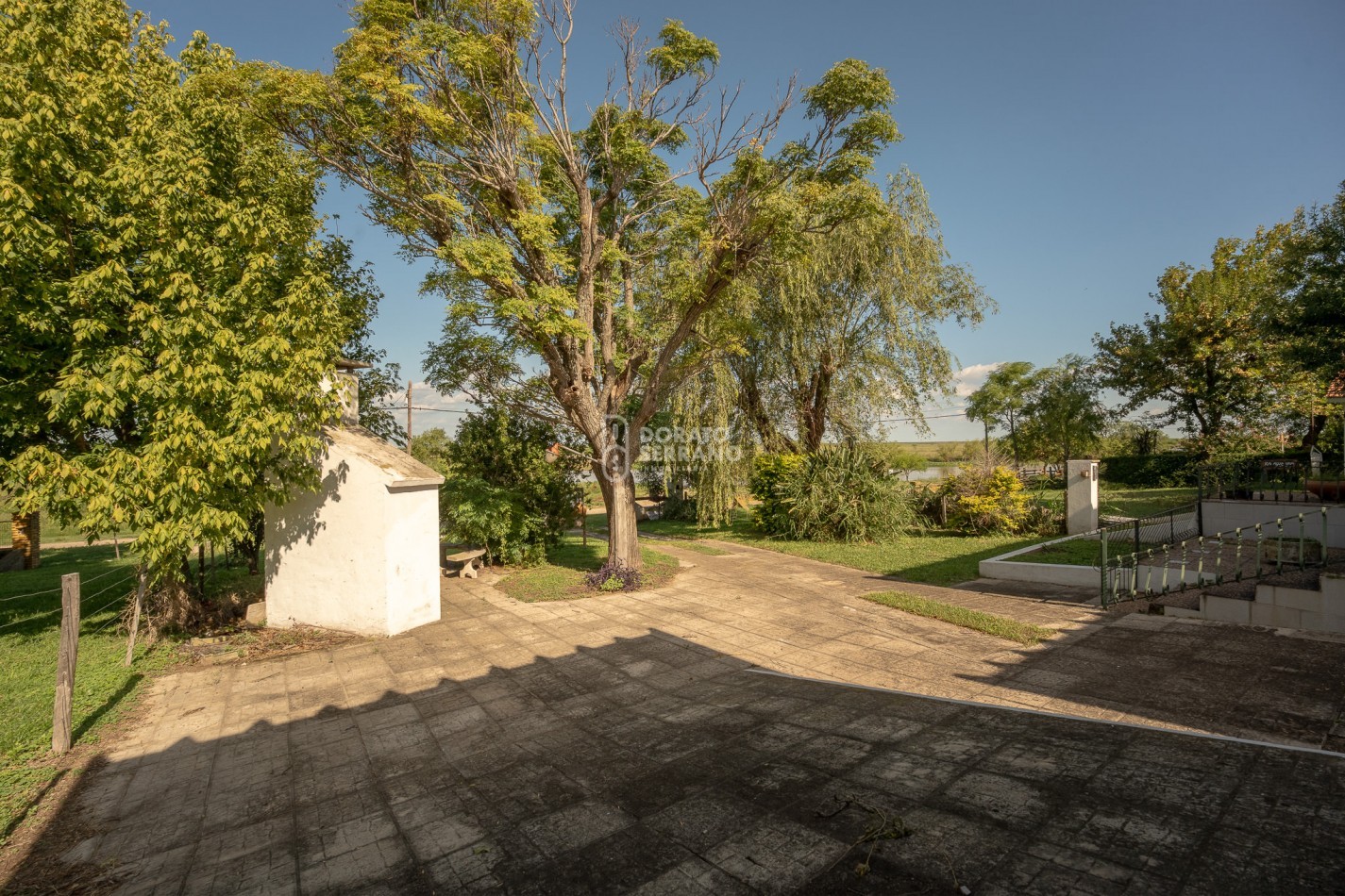 CASA EN EL RIO! GRANDIOSA! BARRIO BASUALDO!