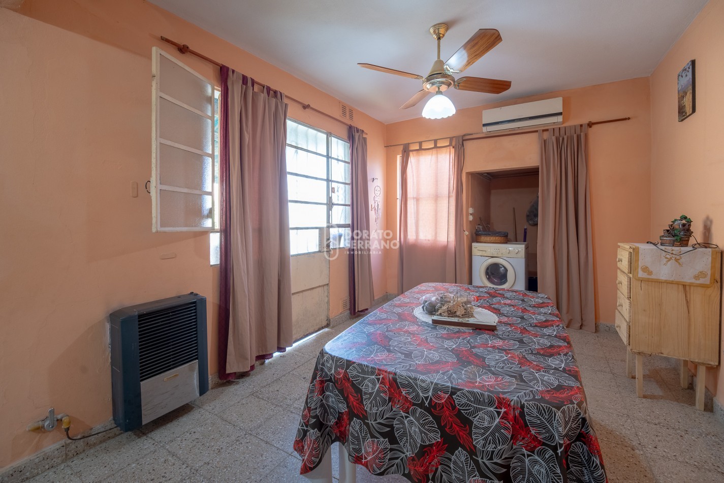 LISTA PARA HABITAR! TODOS LOS SERVICIOS! SOBRE AVDA!