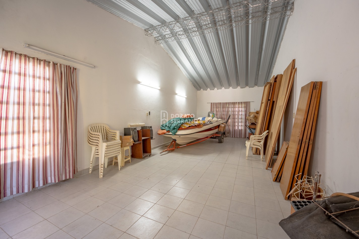 CASA EN EL RIO! GRANDIOSA! BARRIO BASUALDO!