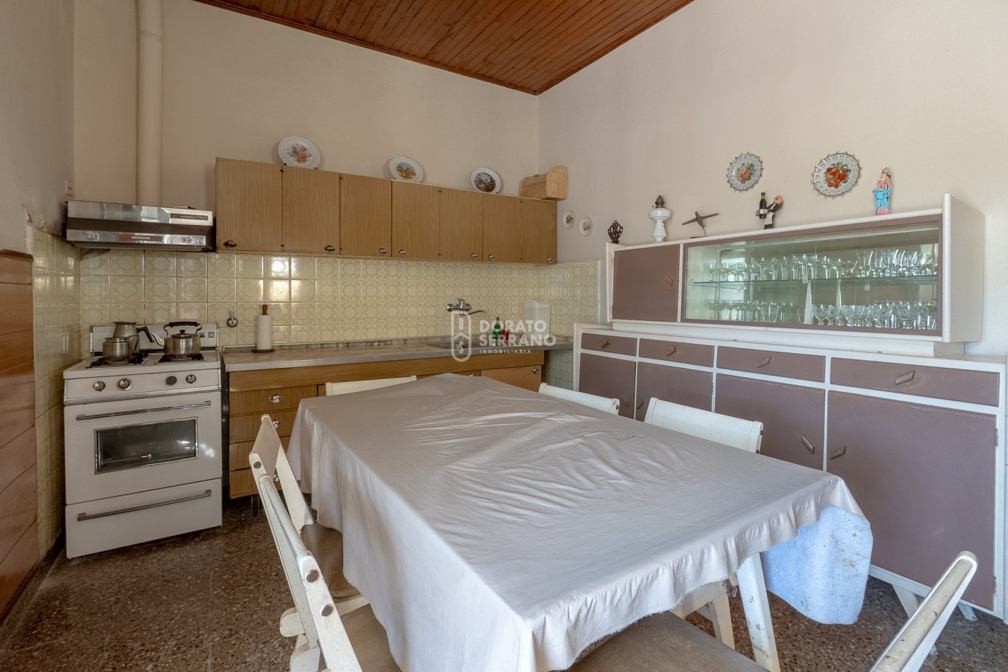 CASA + LOCAL SOBRE AVENIDA! 14 MTS. DE FRENTE!